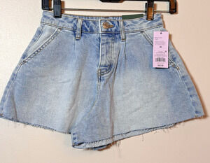 Wild‎ Fable High Rise A Line Denim Shorts Size 00 Light Wash Pleated Raw Hem NWT